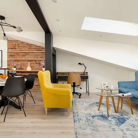 Industrialny Na Poddaszu Z Parkingiem By Renters Apartmán