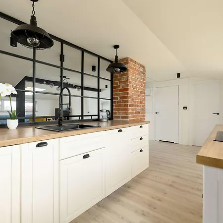 Apartmán Industrialny Na Poddaszu Z Parkingiem By Renters Bílsko-Bělá