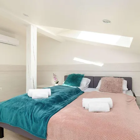 Apartmán Industrialny Na Poddaszu Z Parkingiem By Renters *