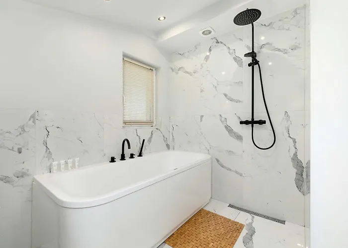 Apartmán Industrialny Na Poddaszu Z Parkingiem By Renters